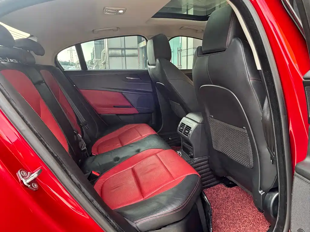 Jaguar XE 2016 — фото 13