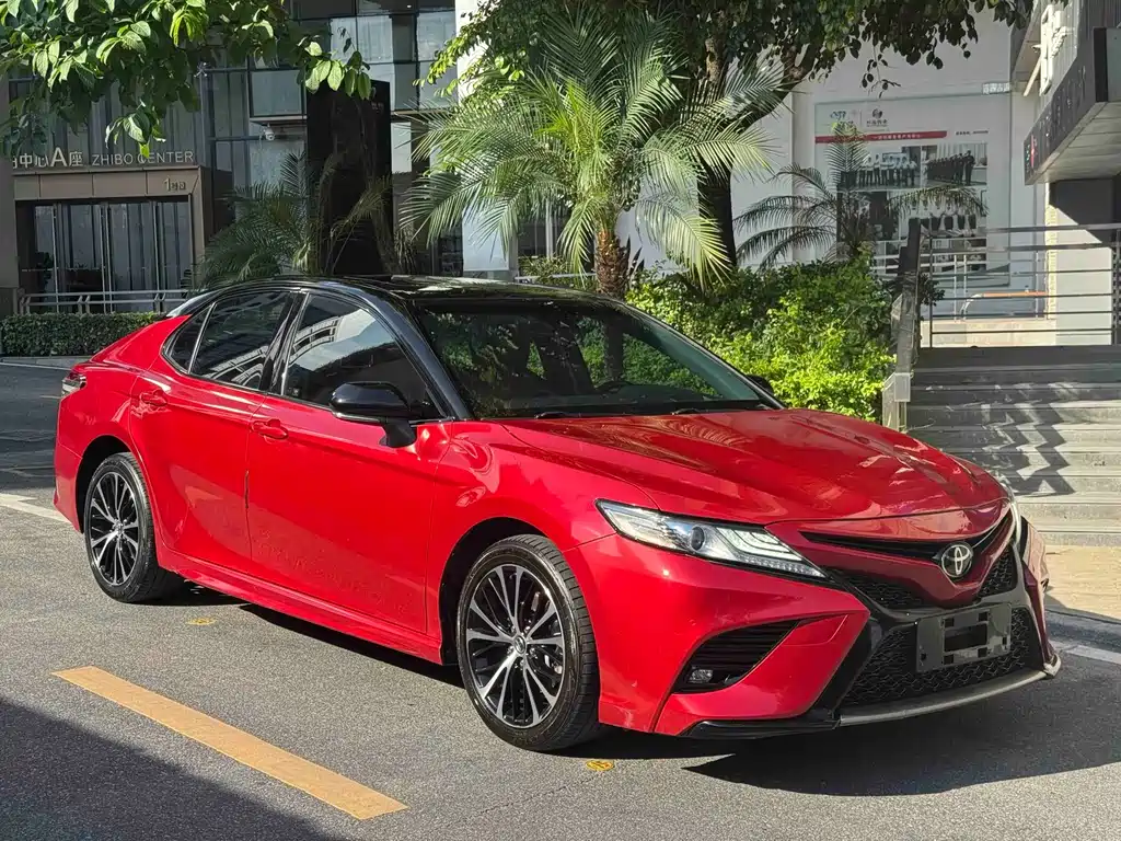 Toyota Camry 2018 — фото 21