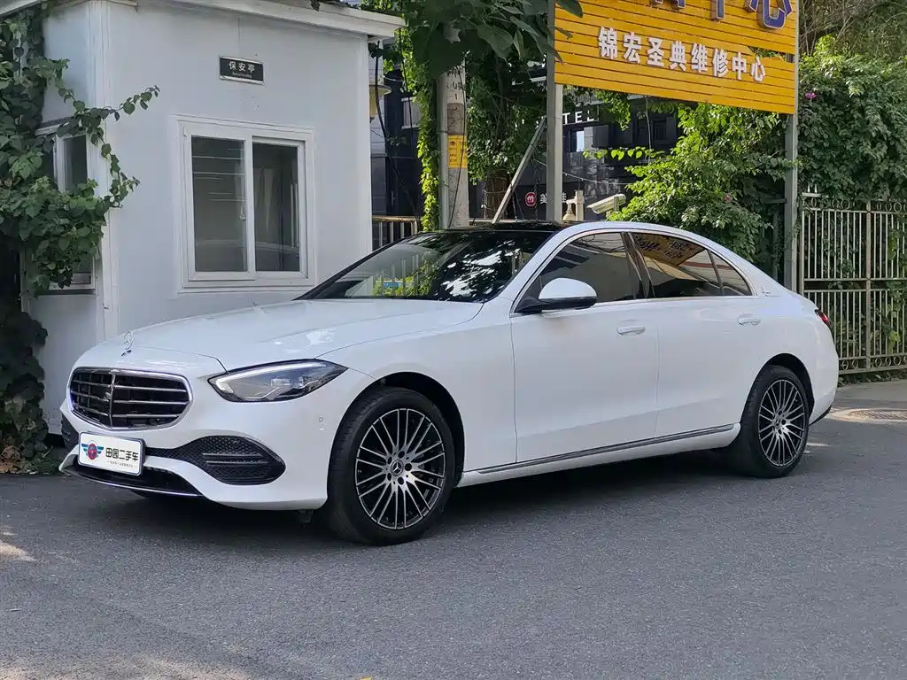 Mercedes-Benz C-Class 2024