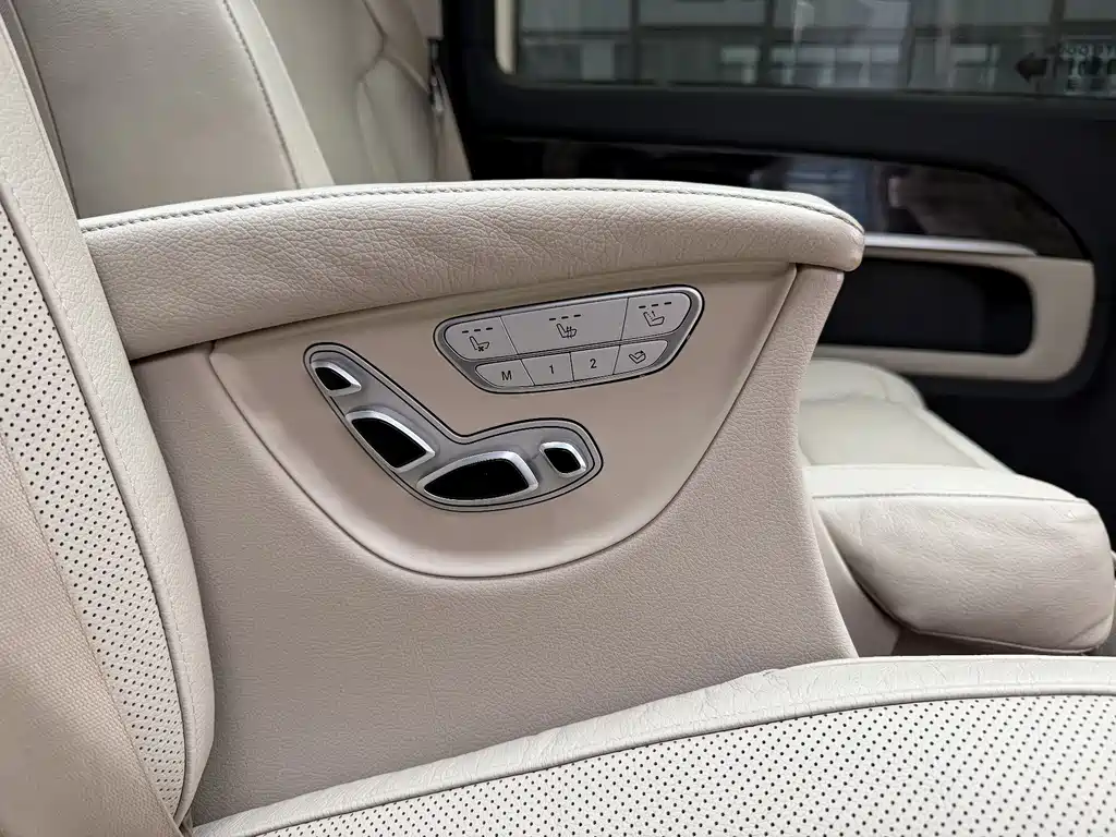 Mercedes-Benz V-Class 2019 — фото 16