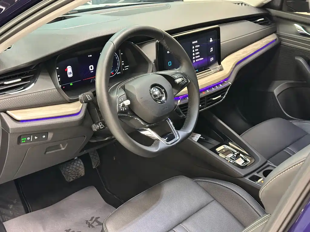 Skoda Octavia 2023 — фото 13
