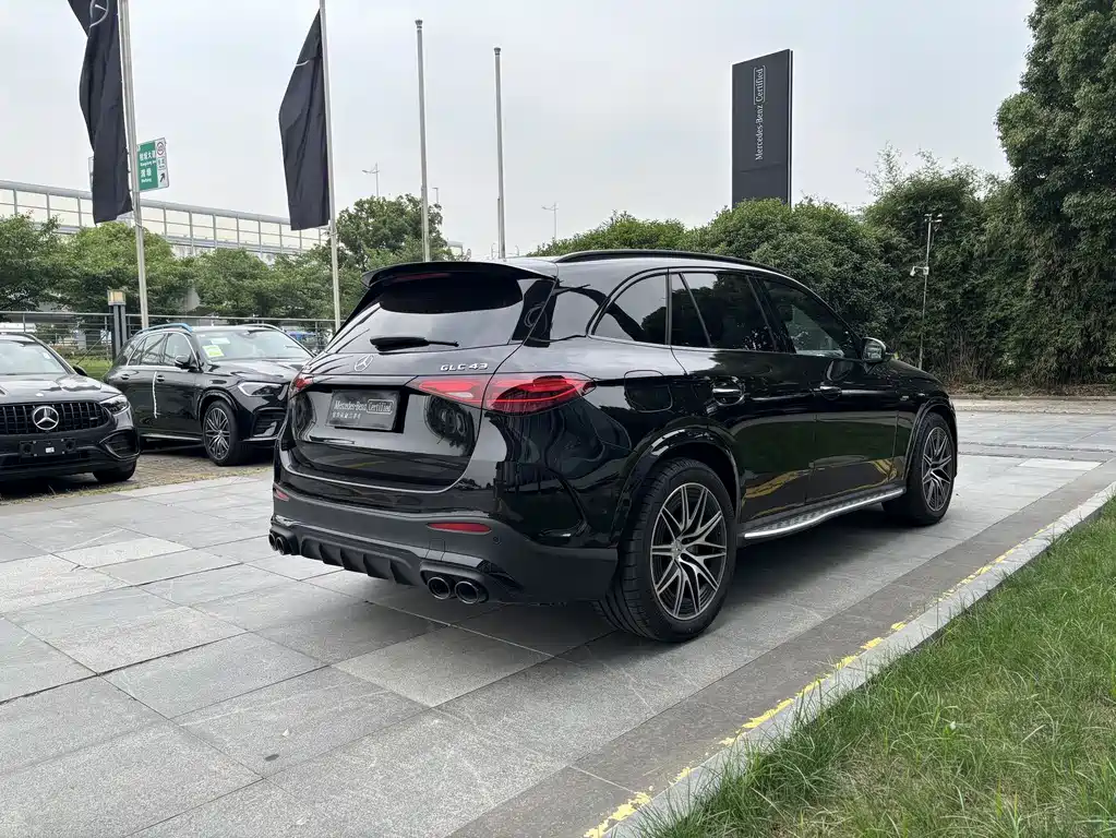 Mercedes-Benz GLC AMG 2025 — фото 12