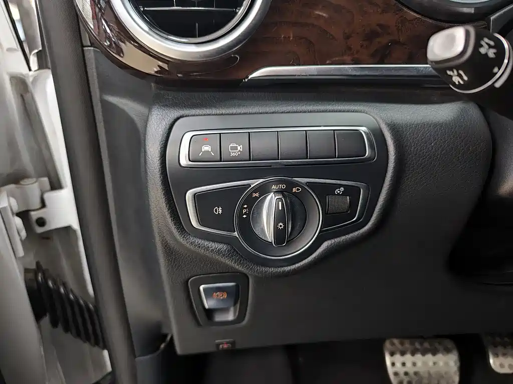 Mercedes-Benz V-Class 2018 — фото 19