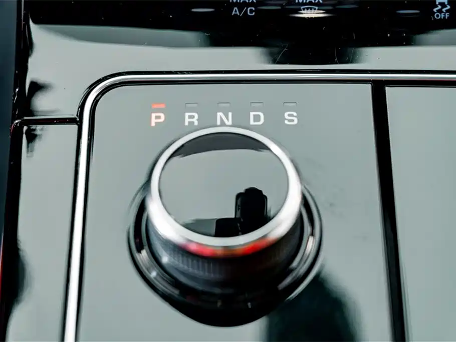 Land Rover Range Rover Velar 2018 — фото 14
