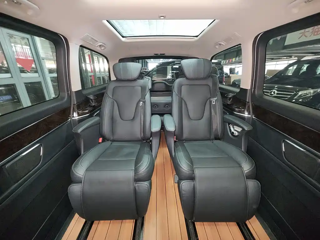 Mercedes-Benz V-Class 2018 — фото 8