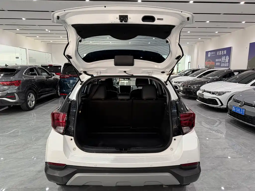Toyota Yaris L 2022 — фото 10