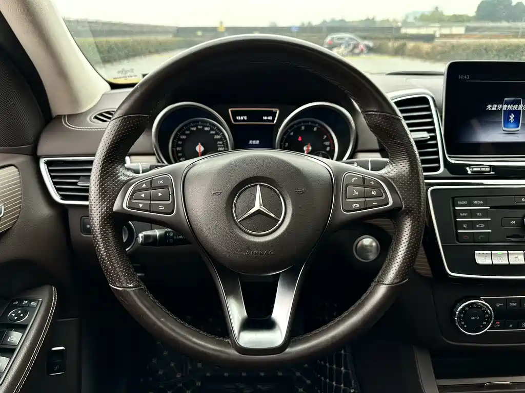 Mercedes-Benz GLE 2018 — фото 22