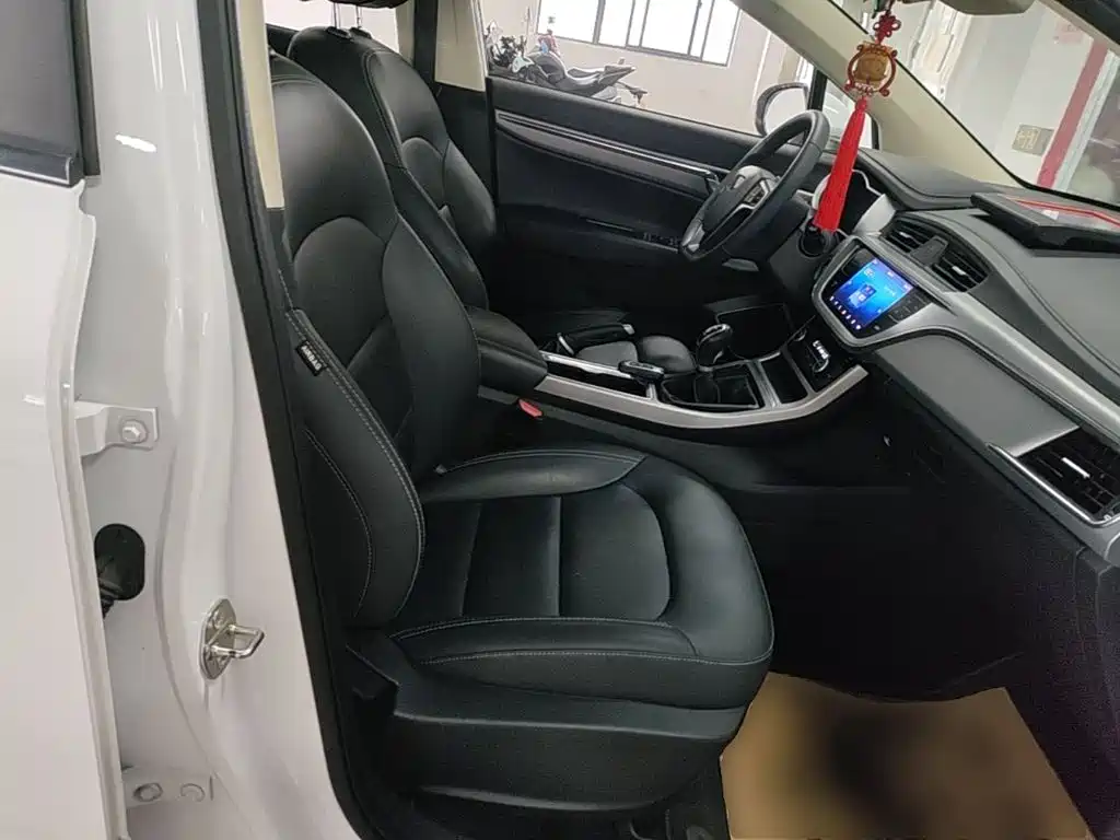 Geely Emgrand GS 2019 — фото 25
