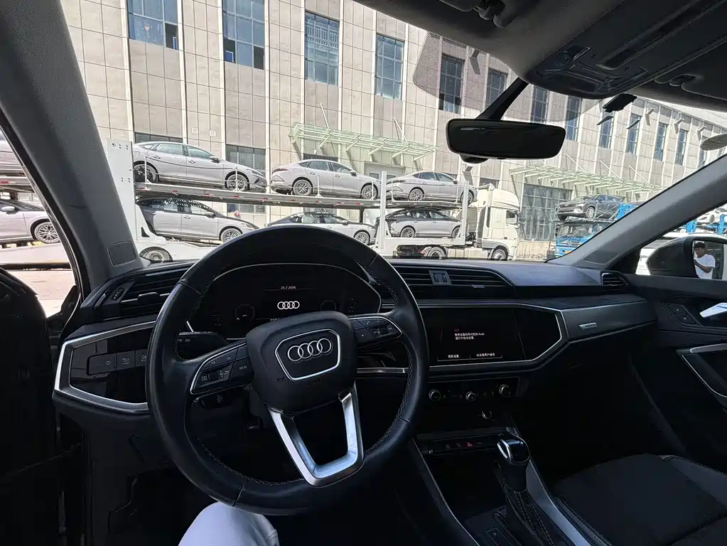 Audi Q3 2023 — фото 12