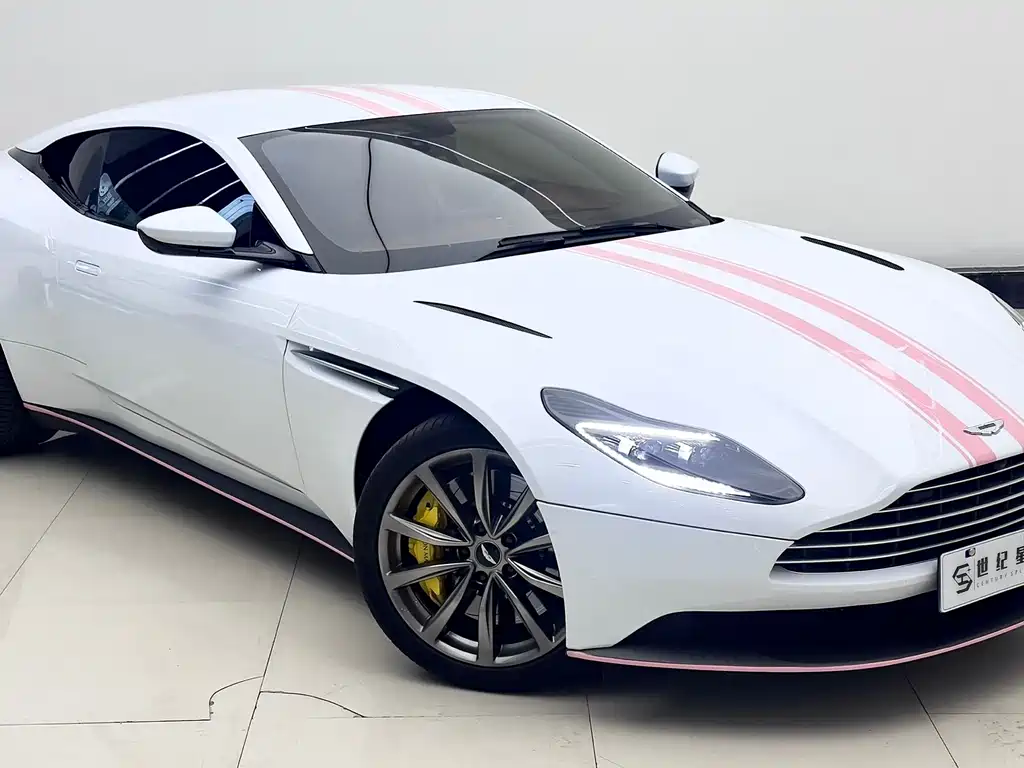 Aston Martin DB11 2020 — фото 9