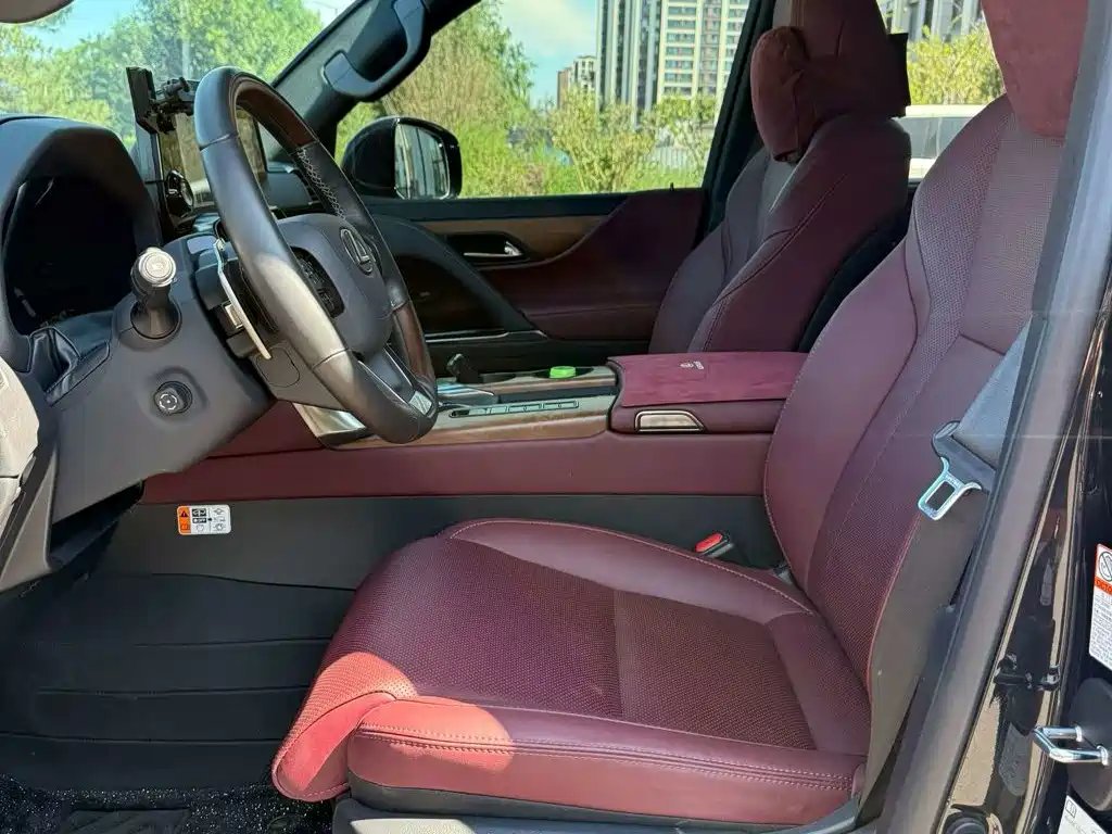 Lexus LX 2025