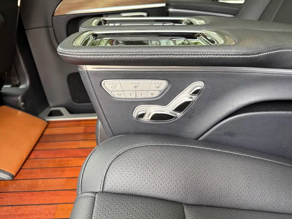 Mercedes-Benz V-Class 2022 — фото 13