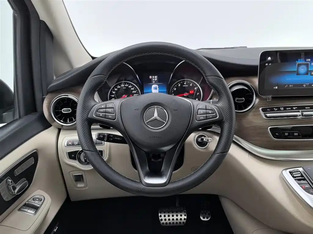 Mercedes-Benz V-Class 2022 — фото 11
