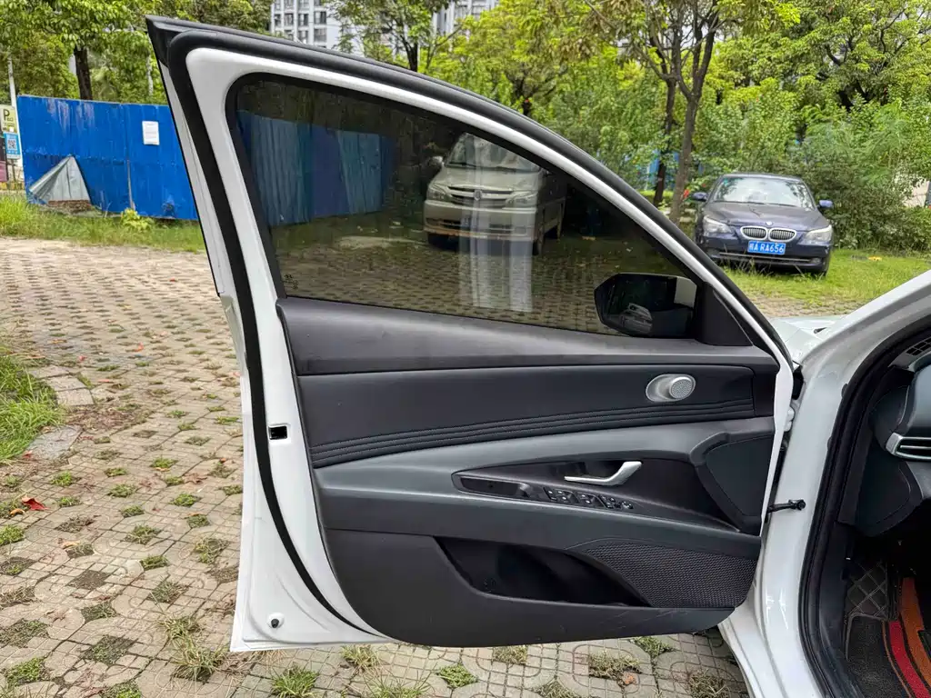 Hyundai Elantra 2023 — фото 36