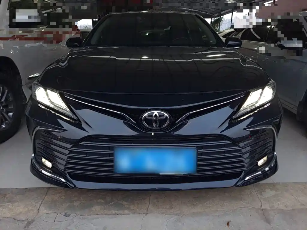 Toyota Camry 2023 — фото 3