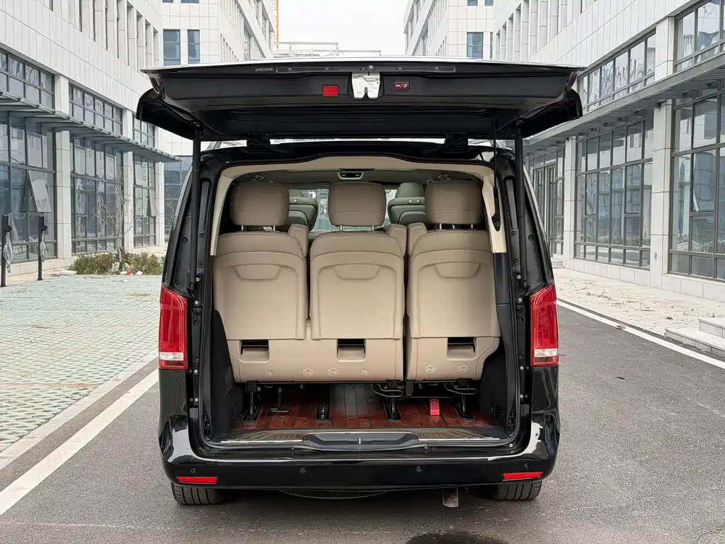 Mercedes-Benz V-Class 2019 — фото 27