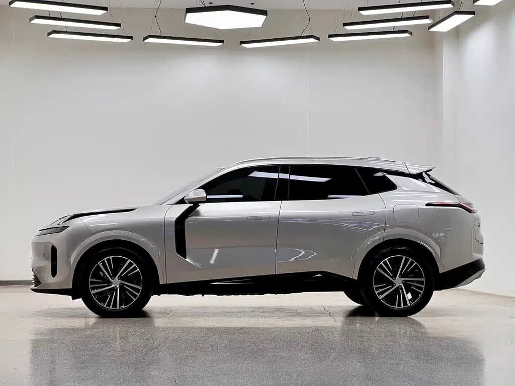 Lynk & Co 08 EM-P 2024 — фото 4
