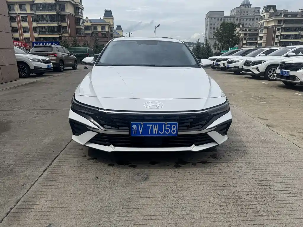 Hyundai Elantra 2023
