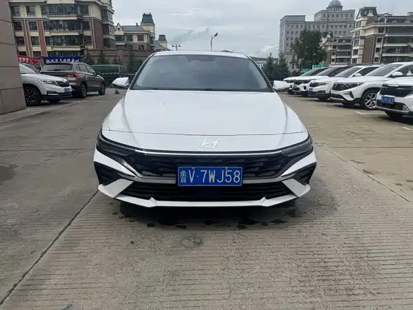 Hyundai Elantra 2023