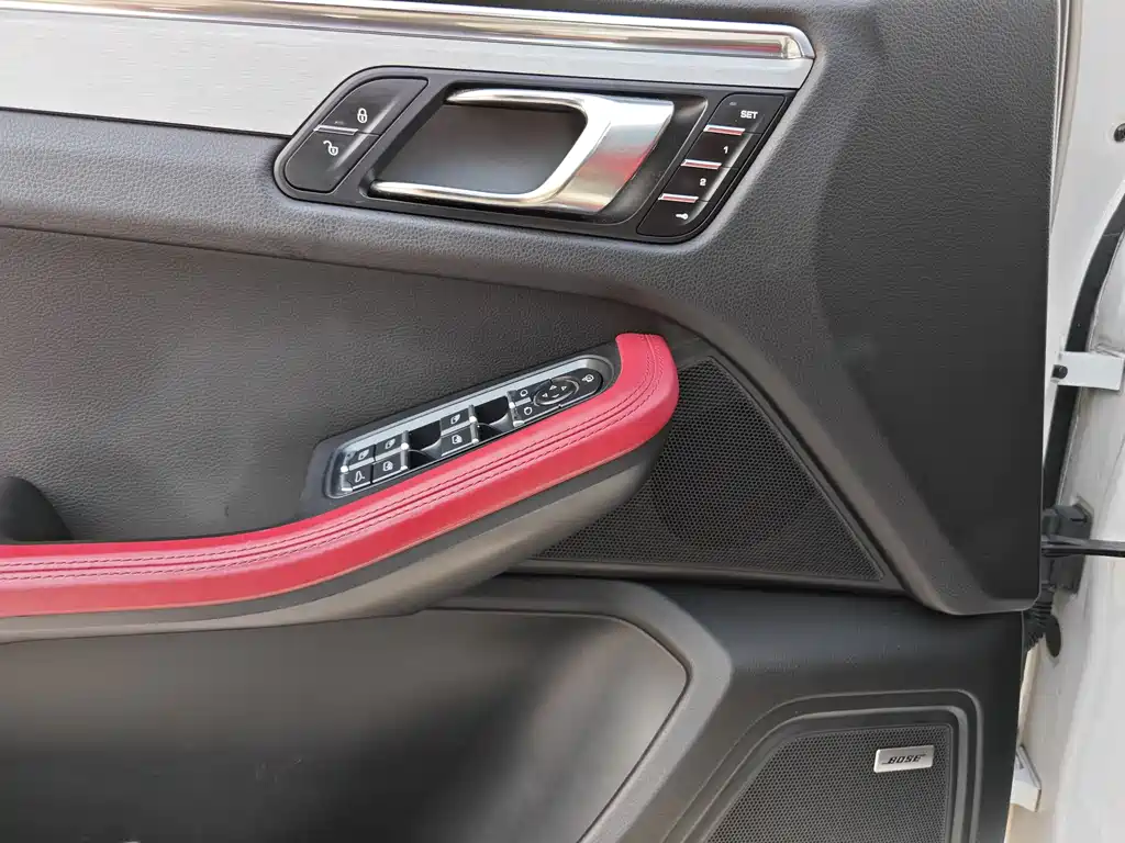 Porsche Macan 2015 — фото 14