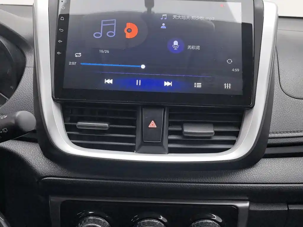 Toyota Yaris L 2019 — фото 12