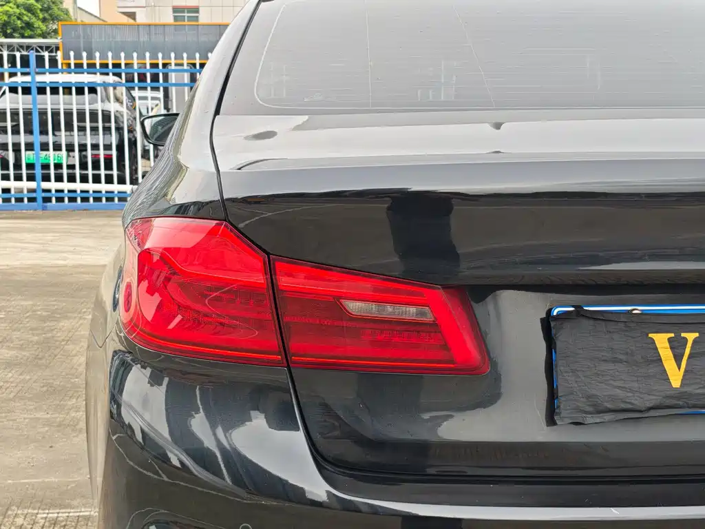 BMW 5 Series 2020 — фото 12