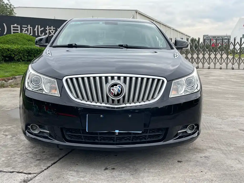 Buick LaCrosse 2011 — фото 2