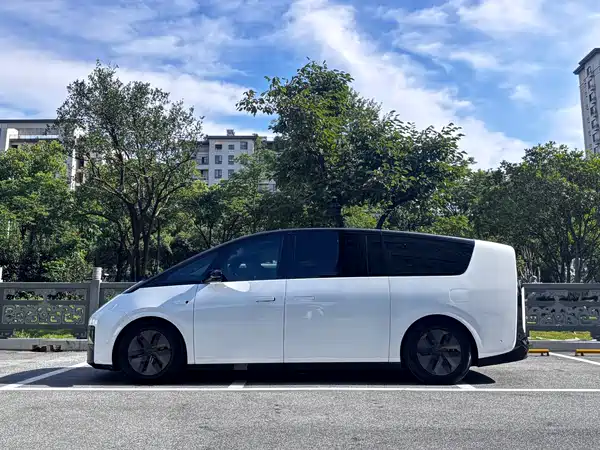 Li Auto MEGA 2025