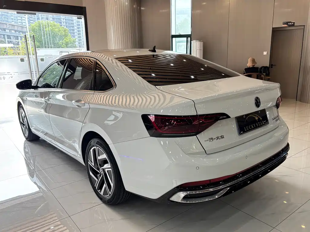Volkswagen Sagitar 2022