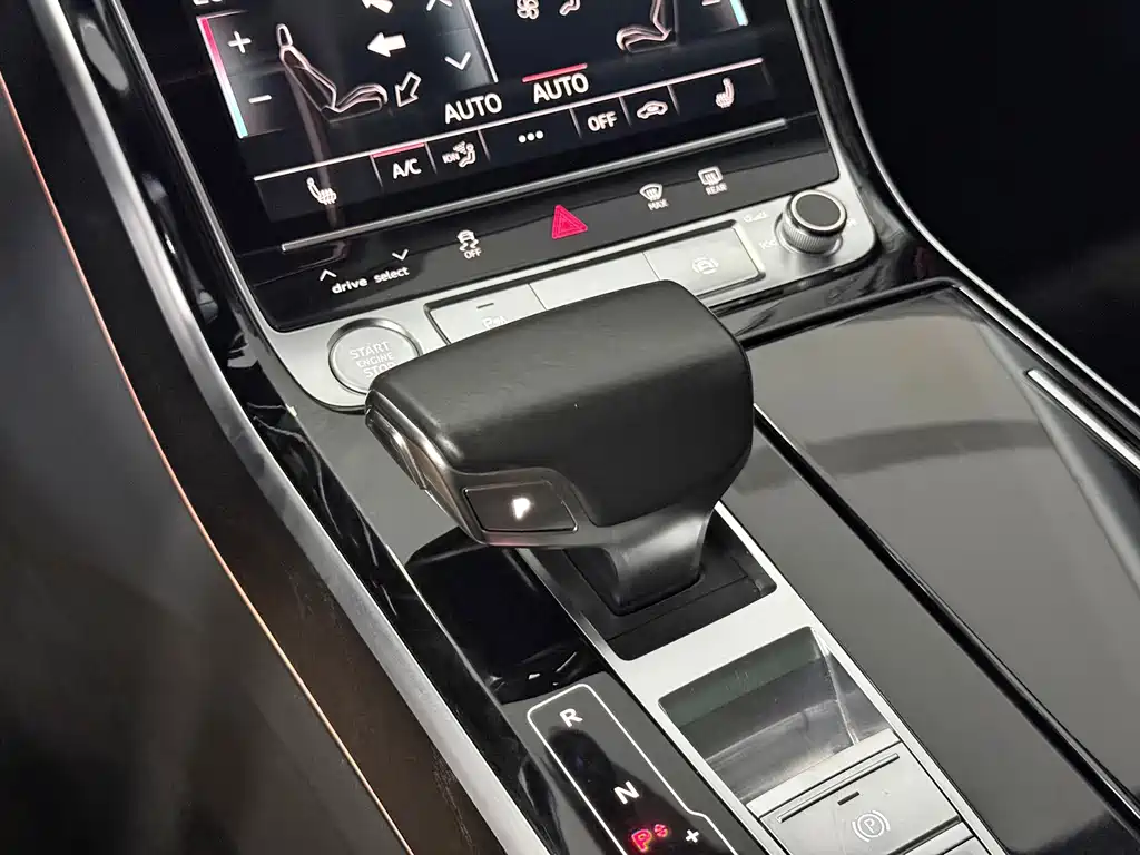Audi A8 2020 — фото 9