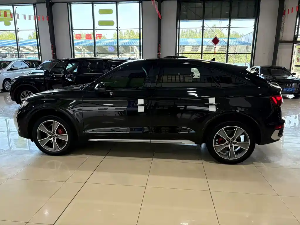 Audi Q5L Sportback 2022 — фото 14