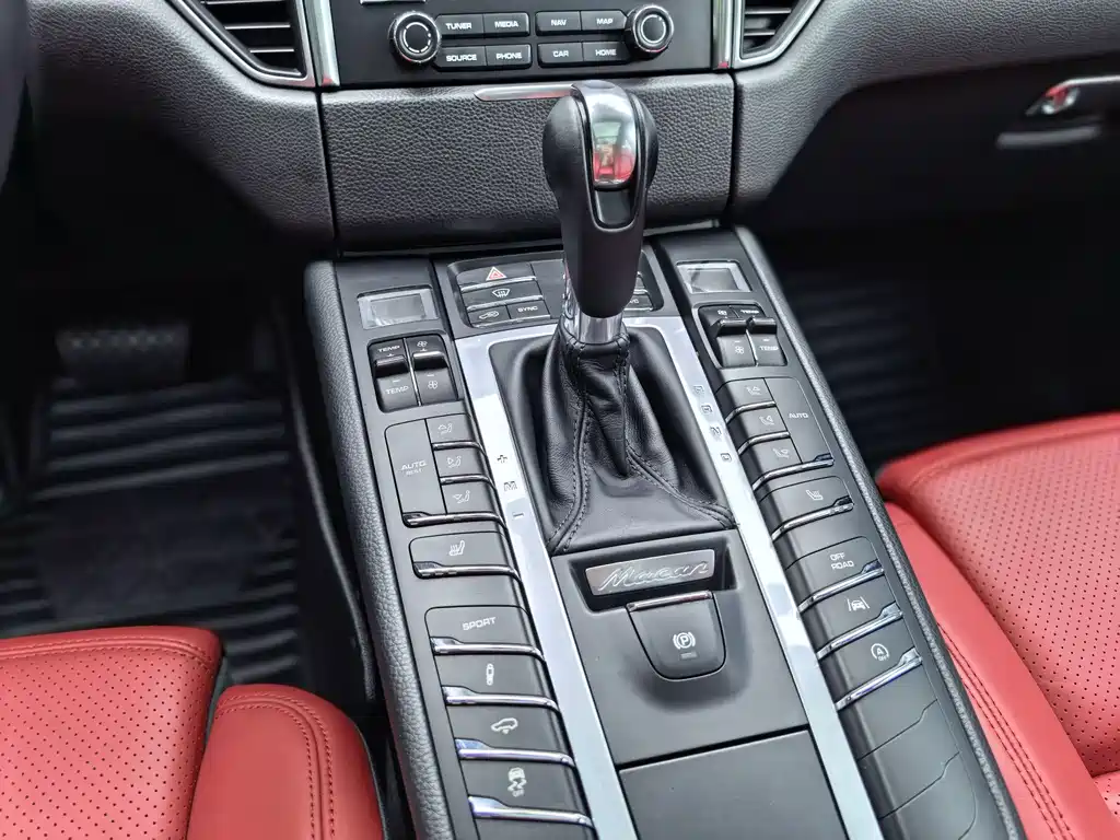 Porsche Macan 2018 — фото 16