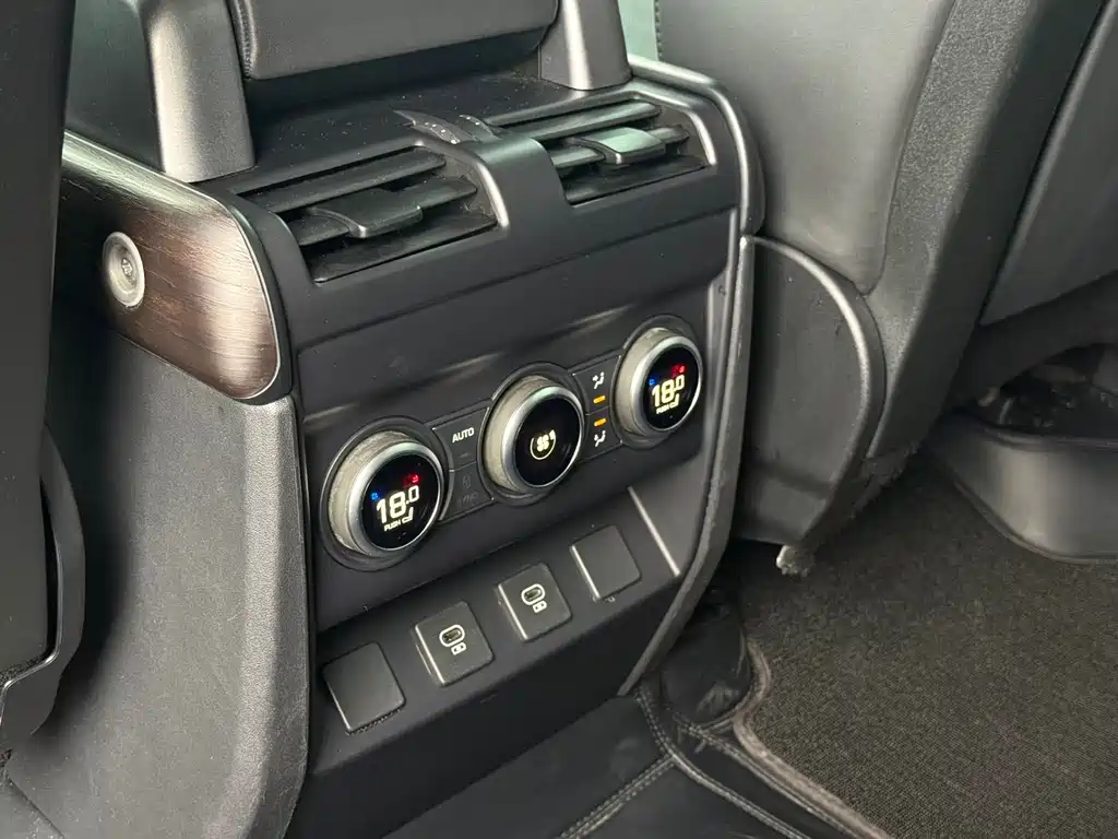 Land Rover Defender 2022 — фото 16