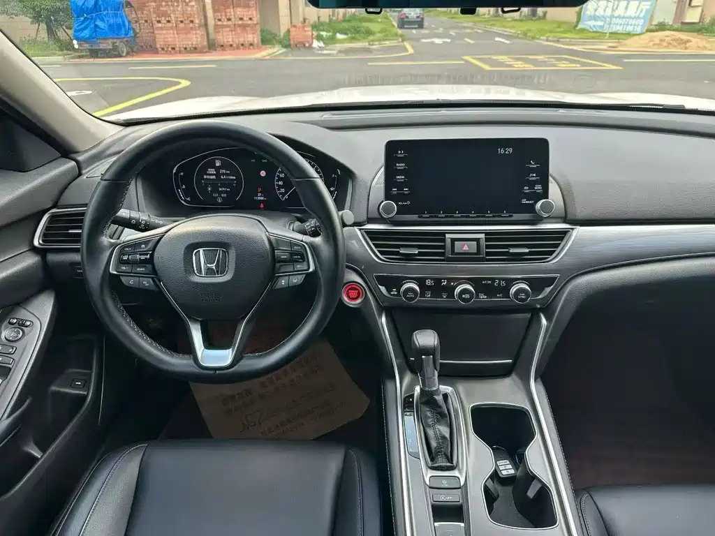 Honda Accord 2018 — фото 8
