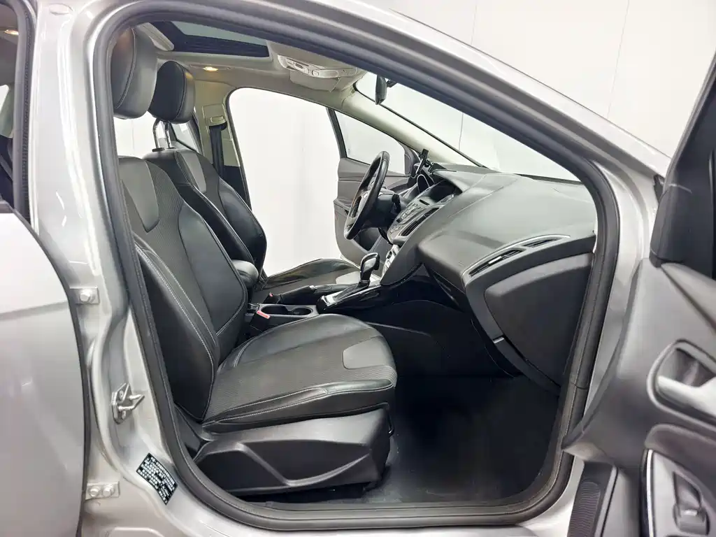 Ford Focus 2014 — фото 14