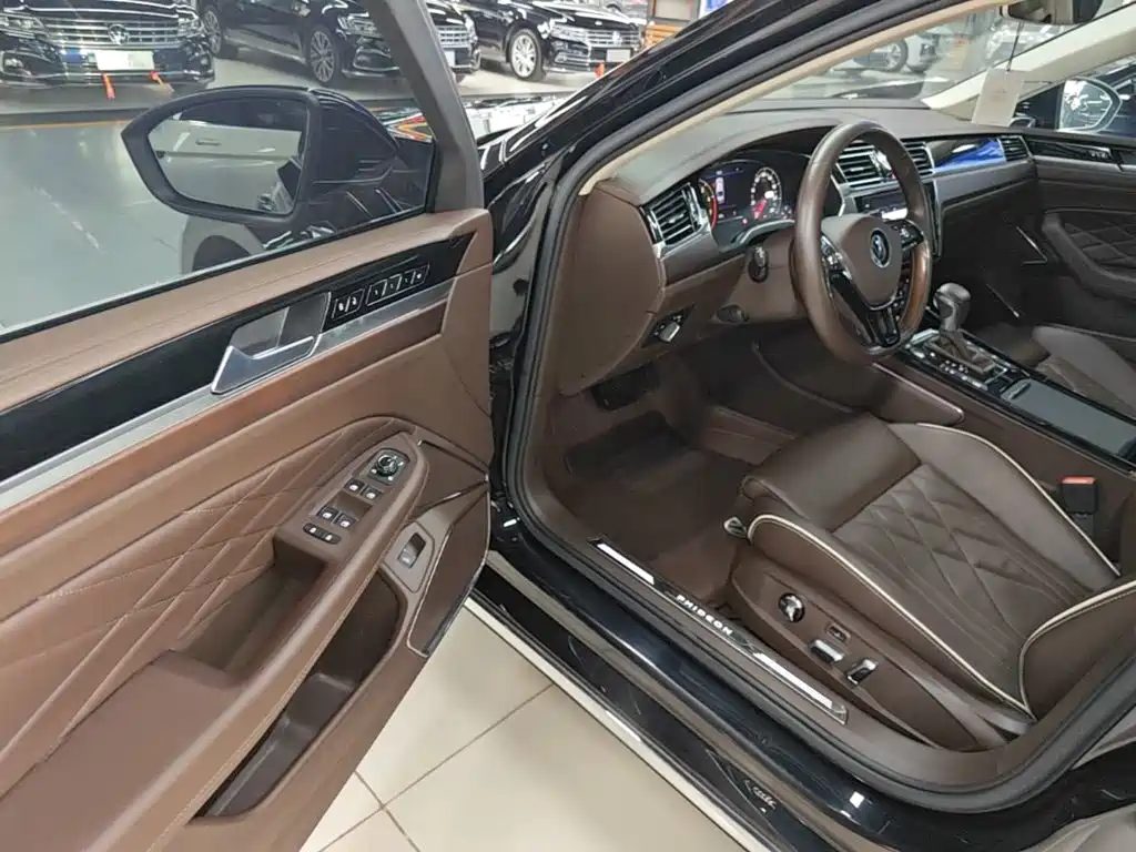 Volkswagen Phideon 2023 — фото 16