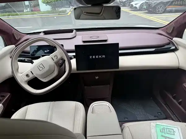 Zeekr X 2024