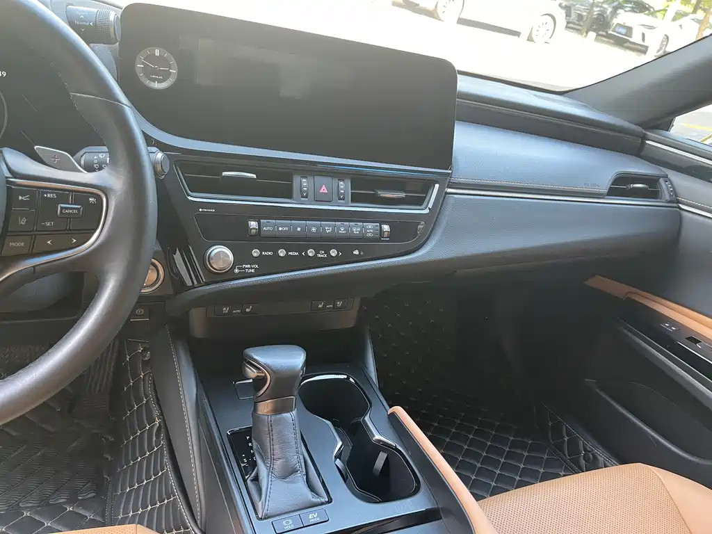 Lexus ES 2023