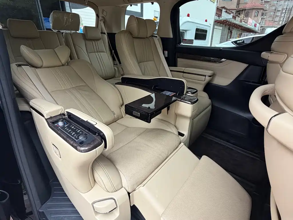 Toyota Alphard 2018 — фото 16