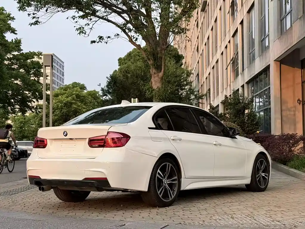 BMW 3 Series 2017 — фото 9