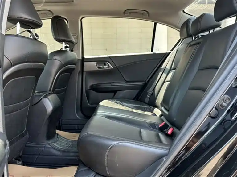 Honda Accord 2016 — фото 21