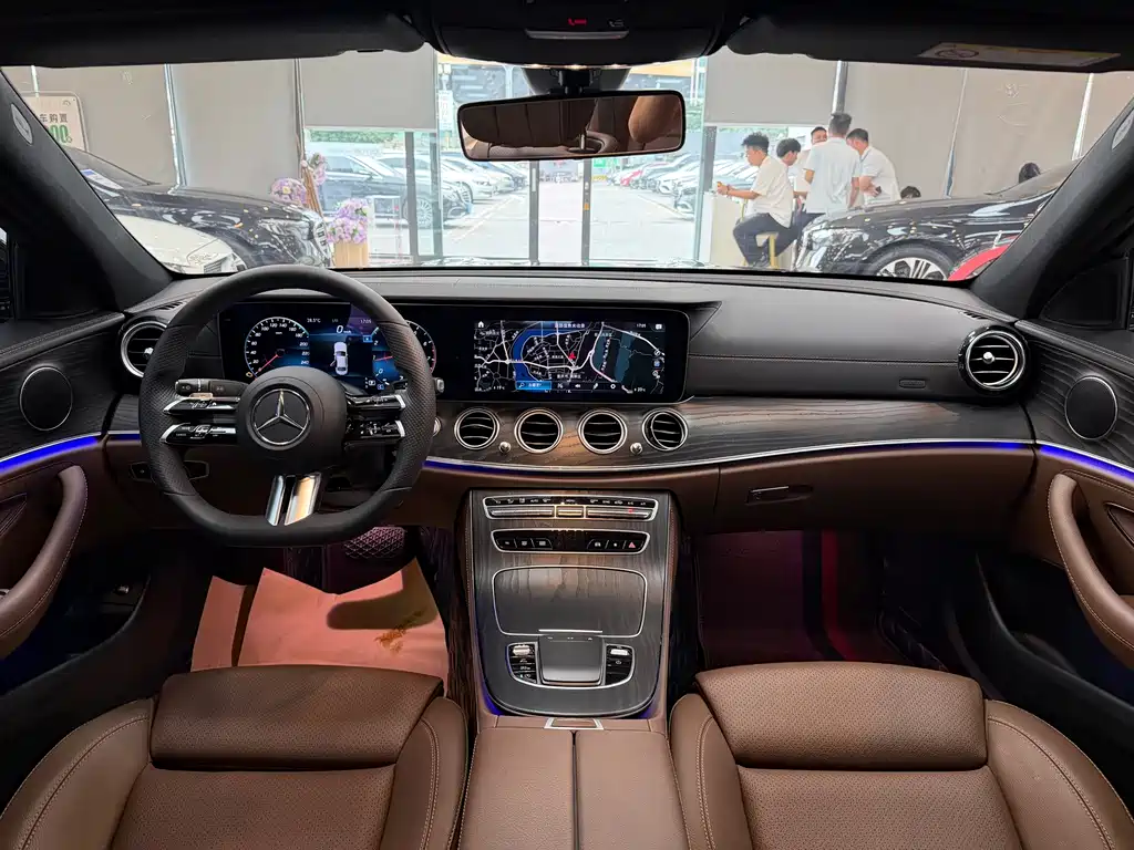 Mercedes-Benz E-Class 2021 — фото 17