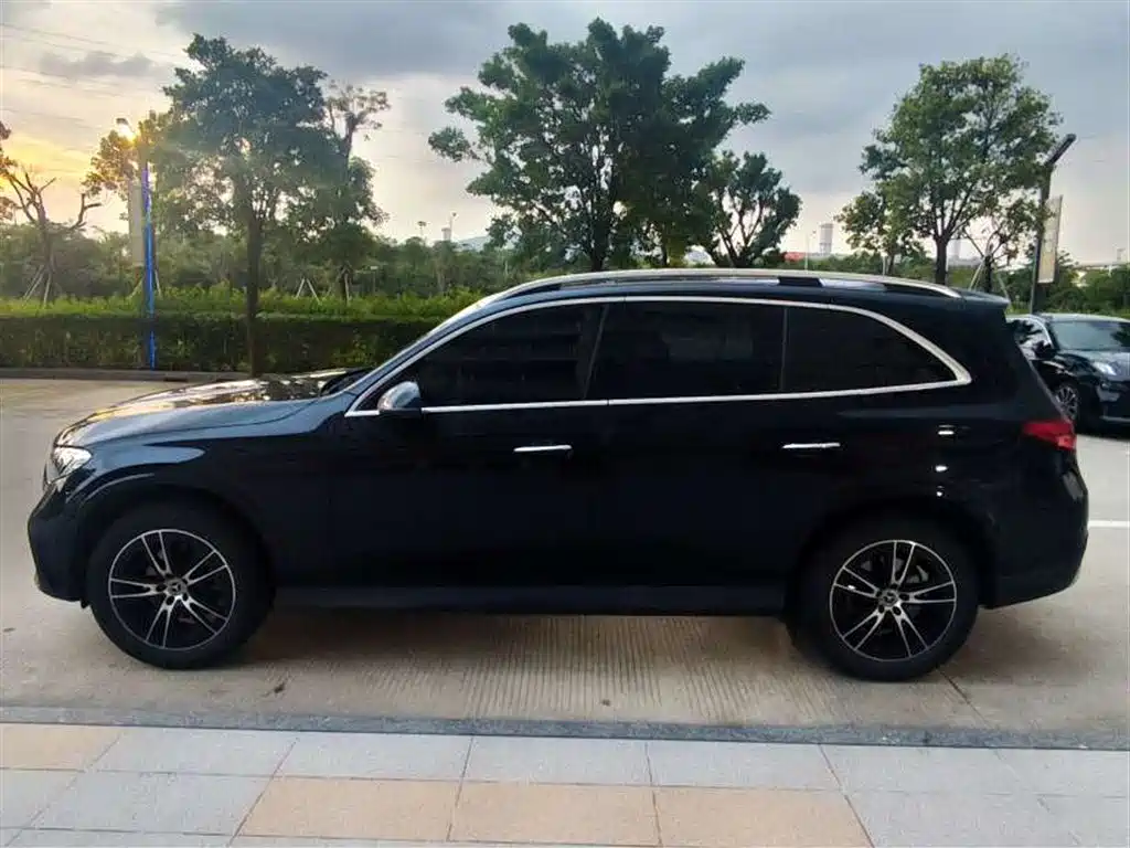 Mercedes-Benz GLC 2025