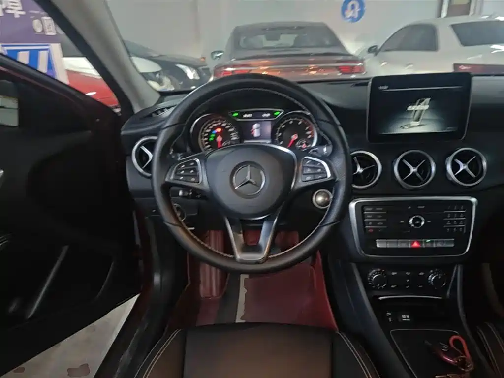 Mercedes-Benz GLA 2018 — фото 11