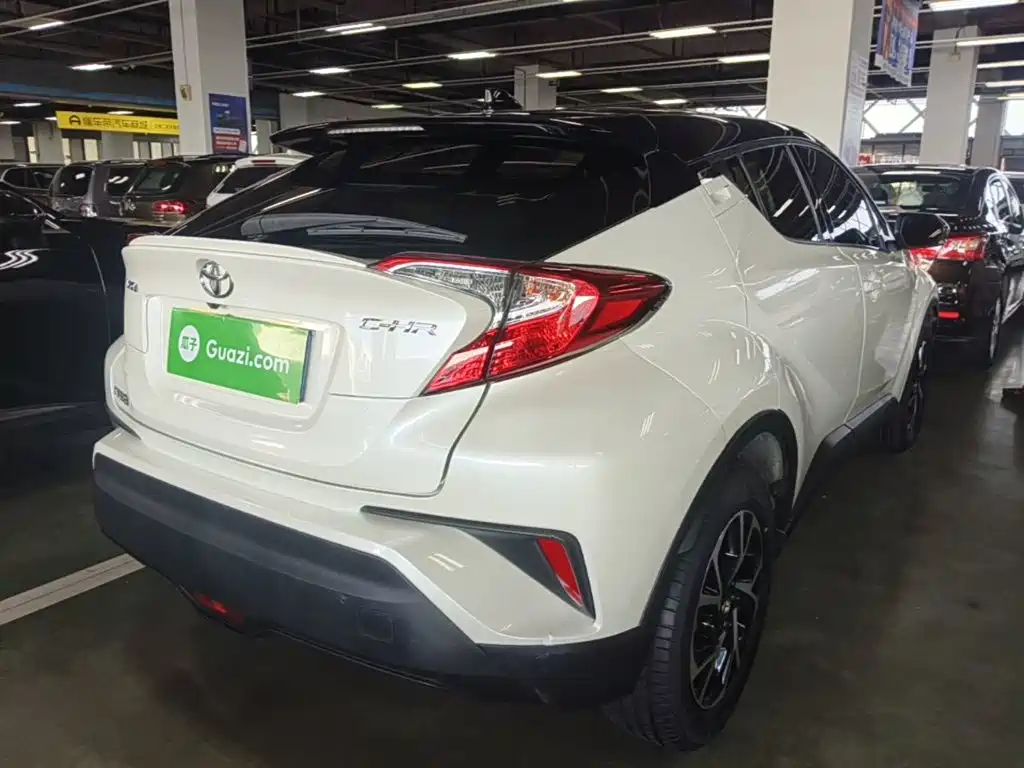 Toyota C-HR 2019 — фото 7