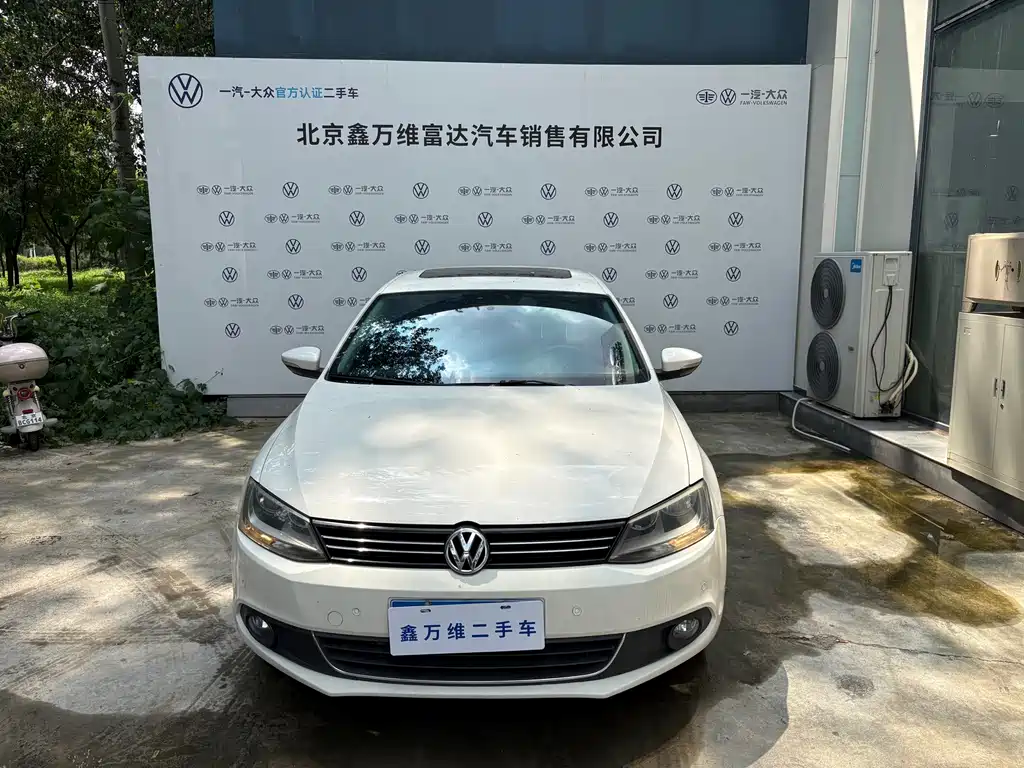 Volkswagen Sagitar 2013