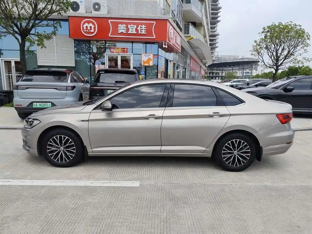 Volkswagen Sagitar 2020