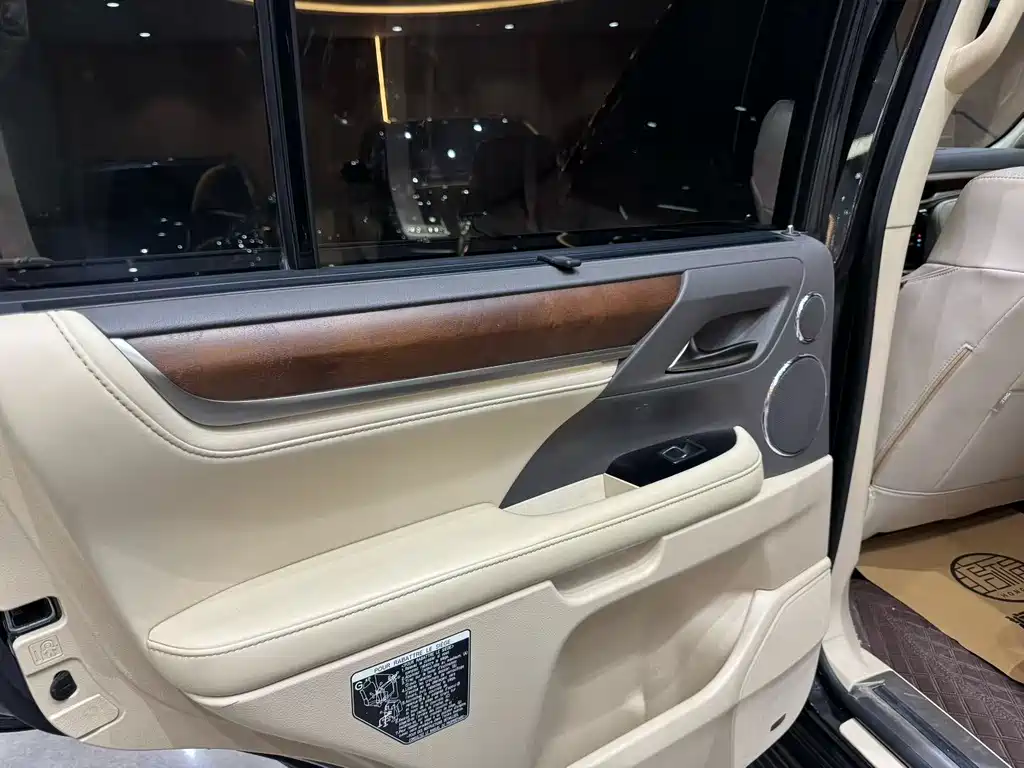 Lexus LX 2017 — фото 6