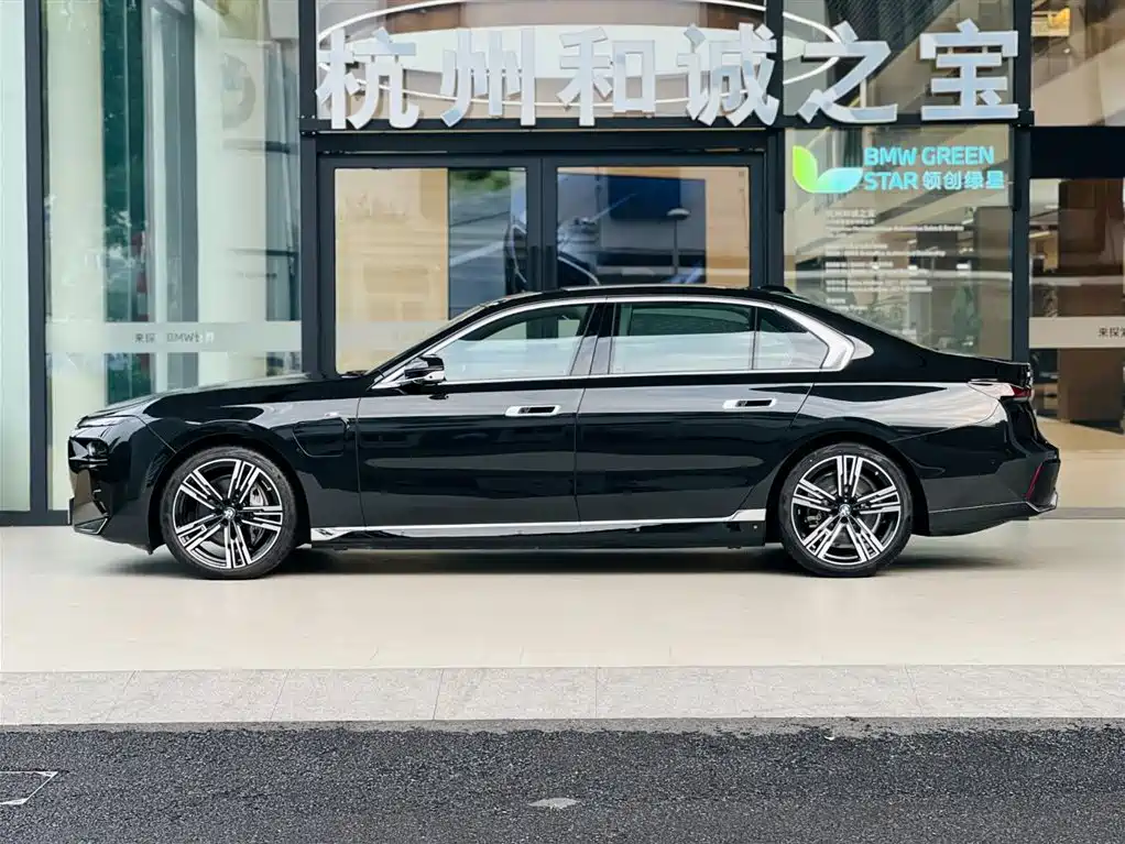 BMW i7 — фото 2