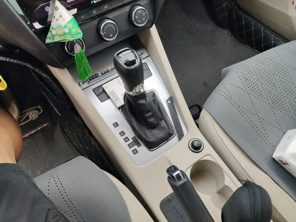 Skoda Octavia 2015 — фото 10